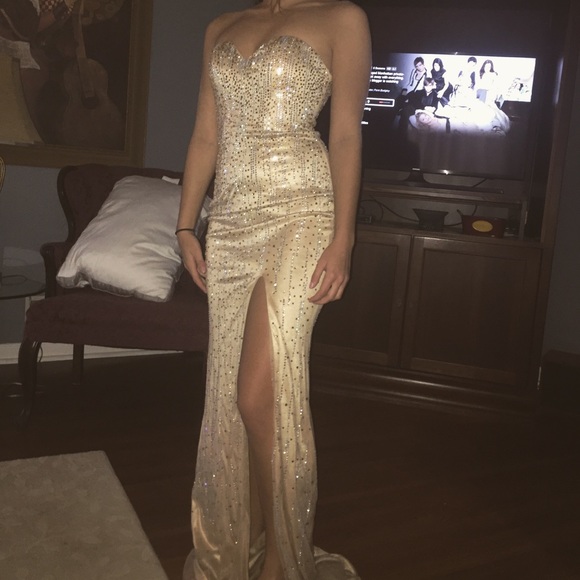Prom dress - Picture 2 of 3